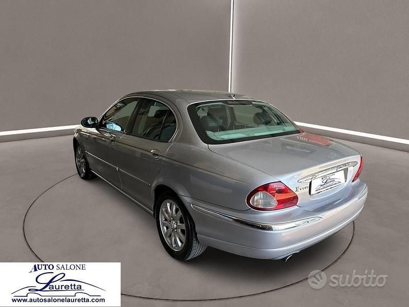 Usata Jaguar X-type Executive 195 CV (143 kW) 2001 Argento Berlina