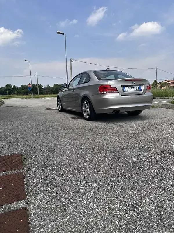 Usata BMW 120 Coupé Comfort Edition 170 CV (125 kW) 2012 Beige Coupé