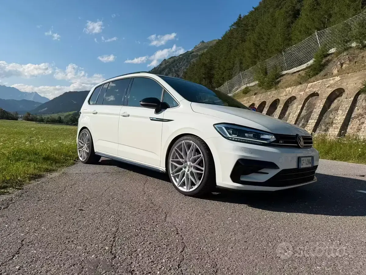 Usata VW Touran R 177 CV (130 kW) 2017 Bianco Monovolume