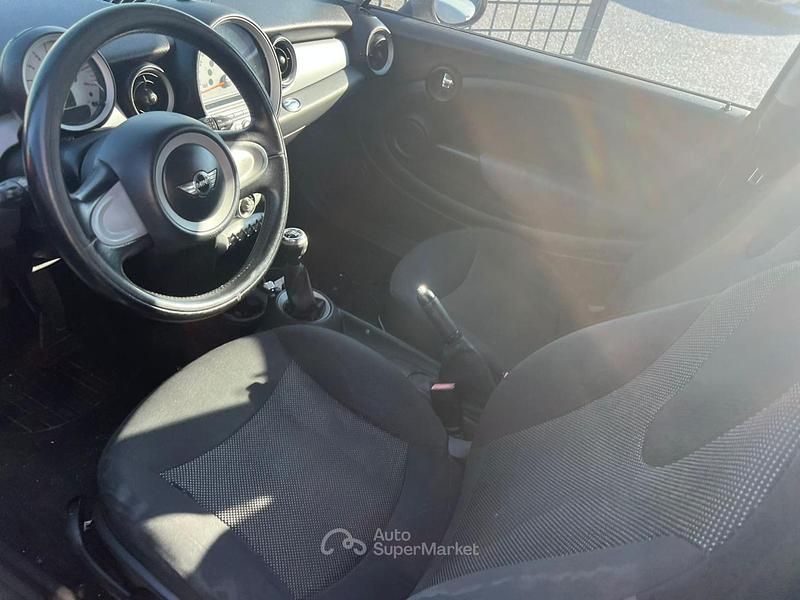 Begagnad Mini ONE 75 HK (55 kW) 2010 Silver Halvkombi