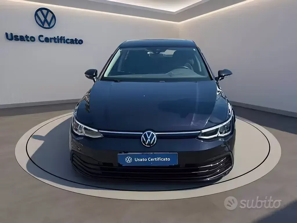 Usata VW Golf VIII Life 110 CV (80 kW) 2023 Nero perla Berlina