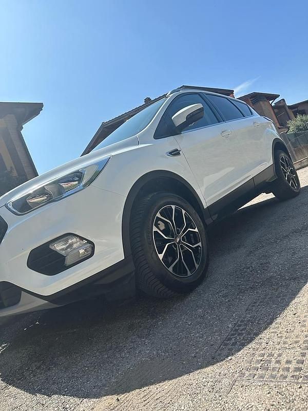Usata Ford Kuga 120 CV (88 kW) 2018 Bianco SUV