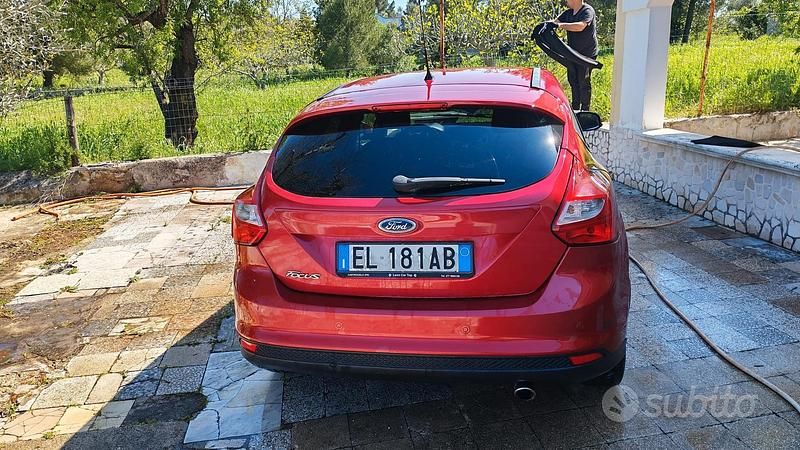 Usata Ford Focus 115 CV (84 kW) 2012 Rosso Berlina