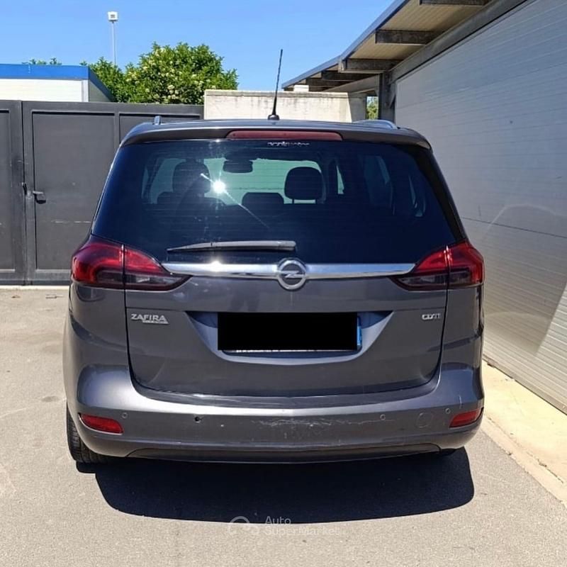 Usado Opel Zafira Comfort 131 CV (96 kW) 2012 Gris Monovolumen