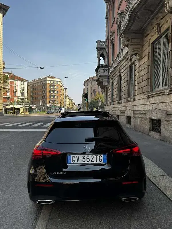 Usata Mercedes A180 AMG Line Premium 116 CV (85 kW) 2023 Nero Berlina