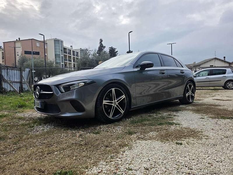 Usata Mercedes 180 Advanced Plus 116 CV (85 kW) 2019 Grigio Berlina