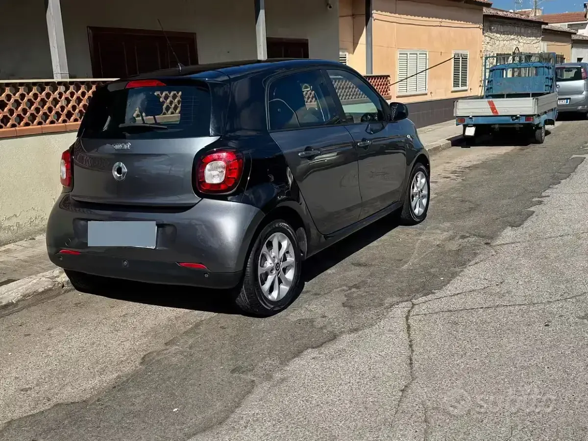 Usata Smart ForFour 71 CV (52 kW) 2019 Grigio Utilitaria