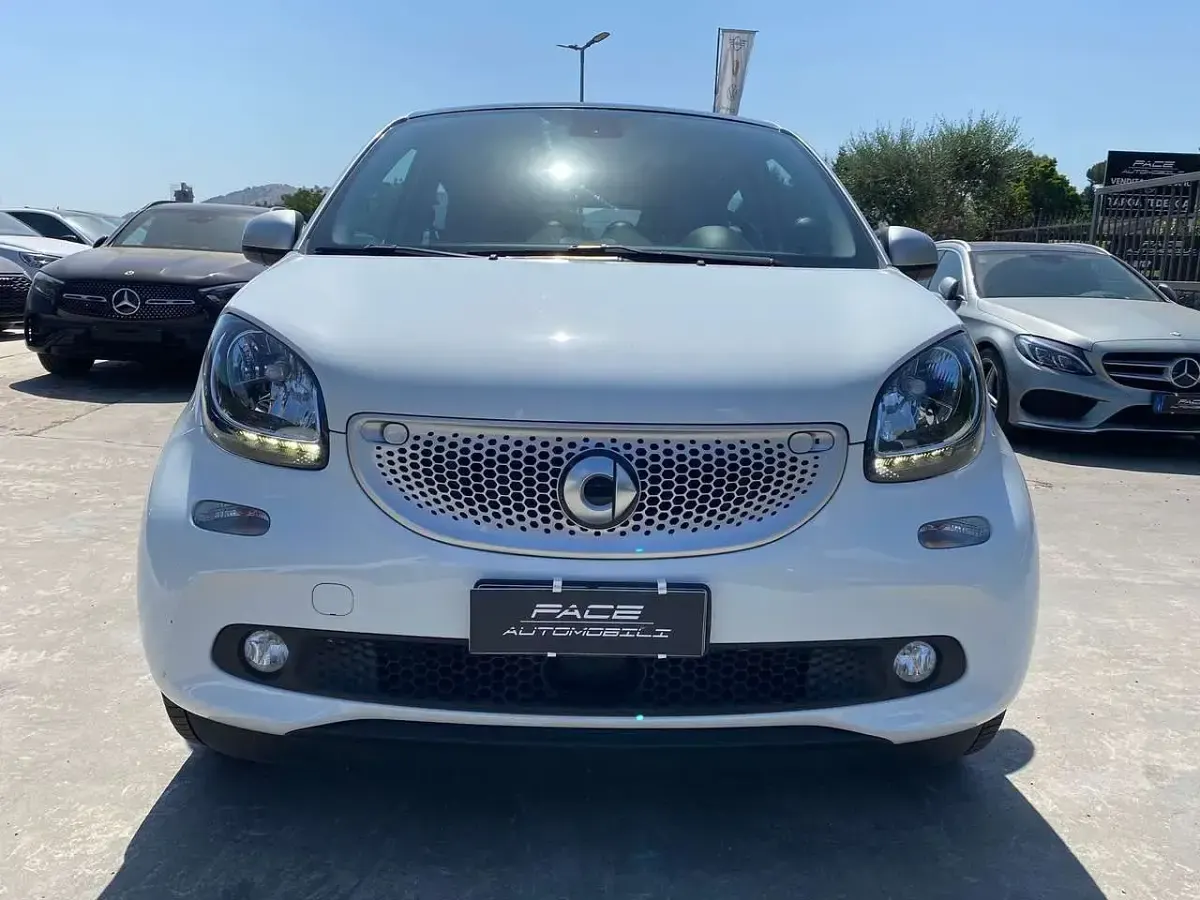 Gebraucht Smart ForFour Passion 90 PS (66 kW) 2019 Weiß Kleinwagen