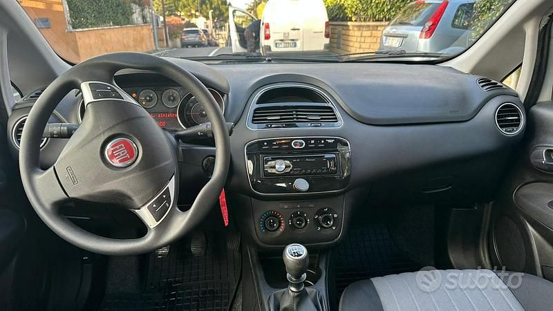 Usata Fiat Punto Street 77 CV (56 kW) 2018 Grigio Utilitaria