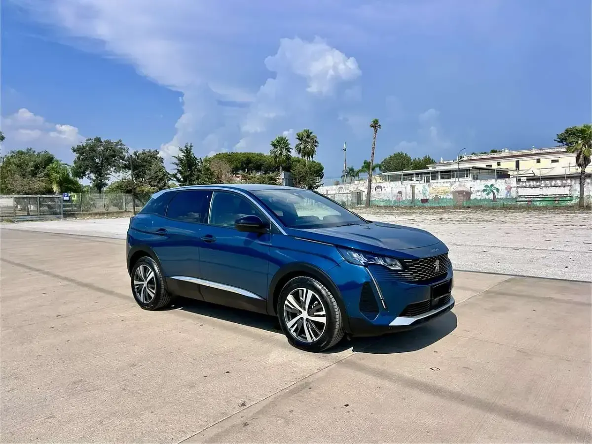 Usata Peugeot 3008 Allure 131 CV (96 kW) 2023 Blu/azzurro SUV