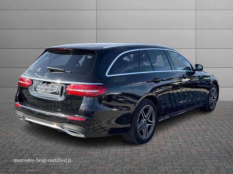 Usata Mercedes E300 Premium 194 CV (142 kW) 2021 Nero Station wagon