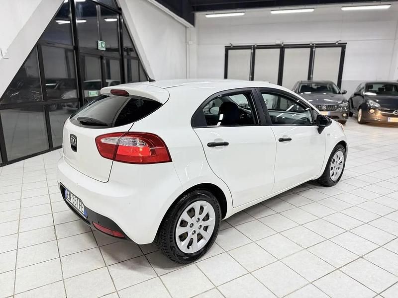 Usata Kia Rio EX 86 CV (63 kW) 2012 Bianco Berlina