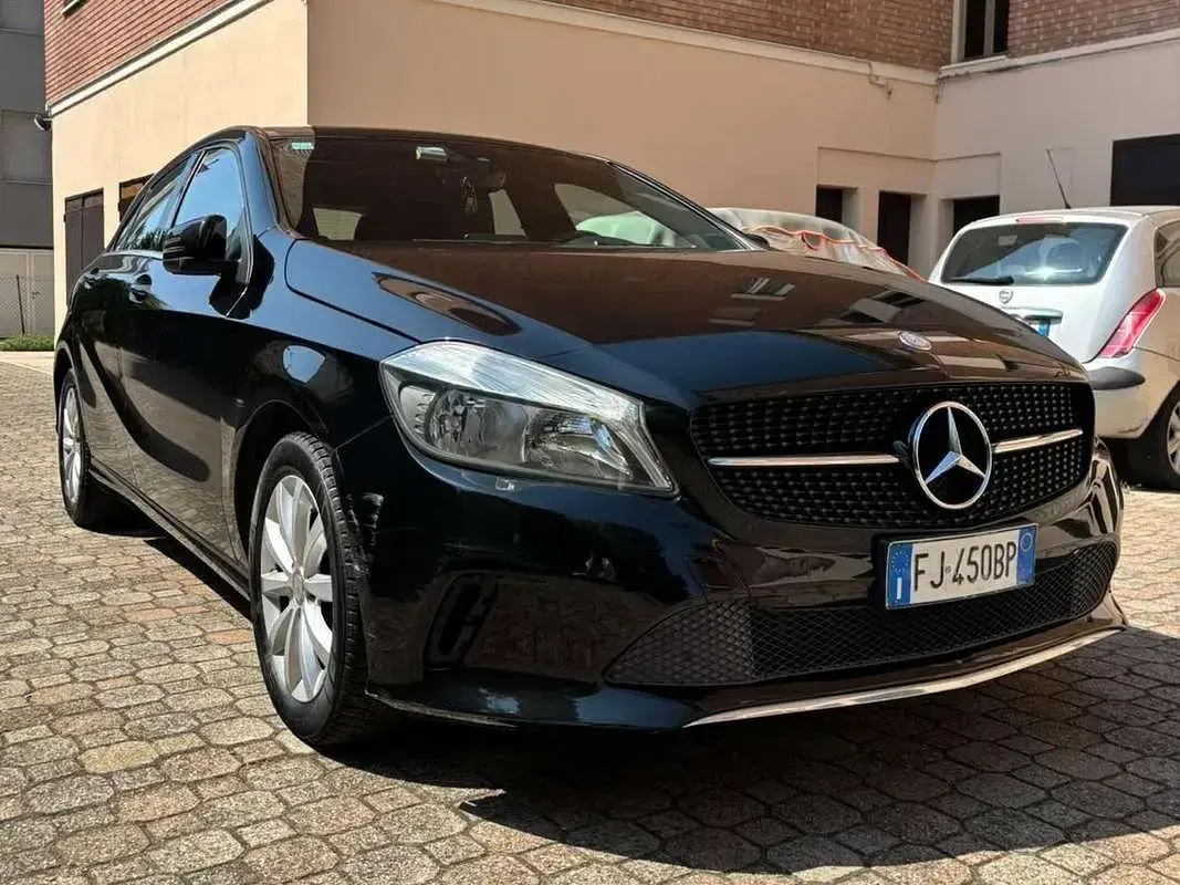 Usata Mercedes A160 Business 90 CV (66 kW) 2017 Nero Utilitaria