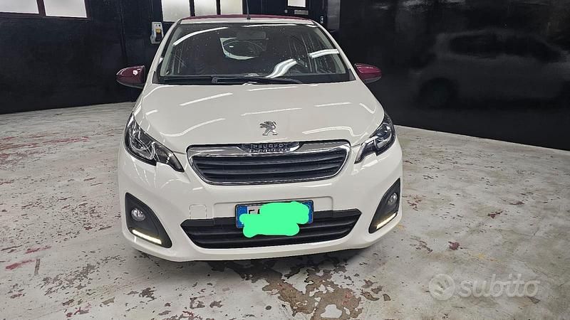 Usata 2015 Peugeot 108 Tre volumi | 6400 € - Immagine 1/4