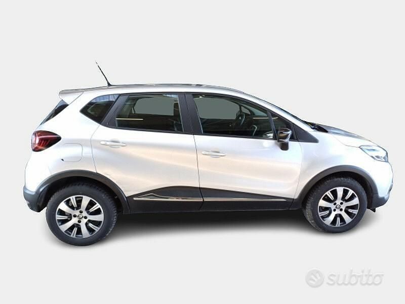 Usata Renault Captur Zen 90 CV (66 kW) 2018 Grigio SUV
