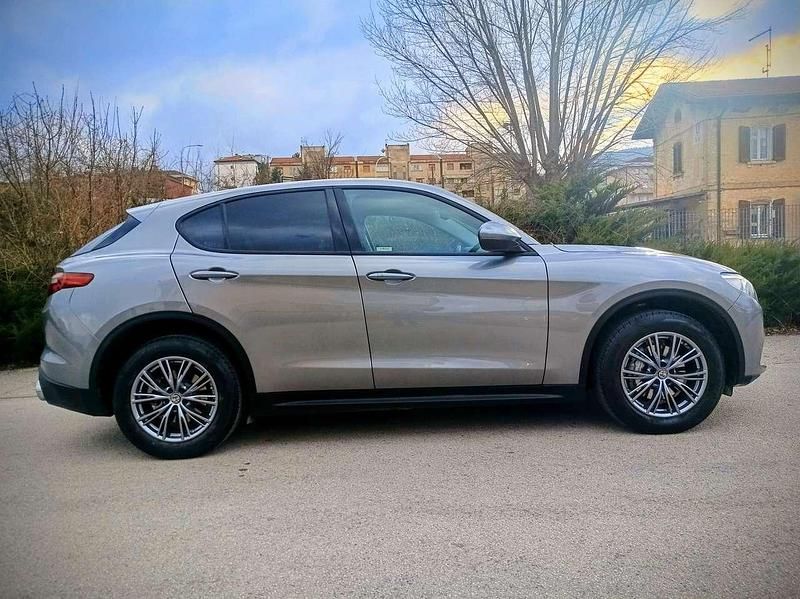 Usata Alfa Romeo Stelvio 280 CV (205 kW) 2017 Grigio SUV