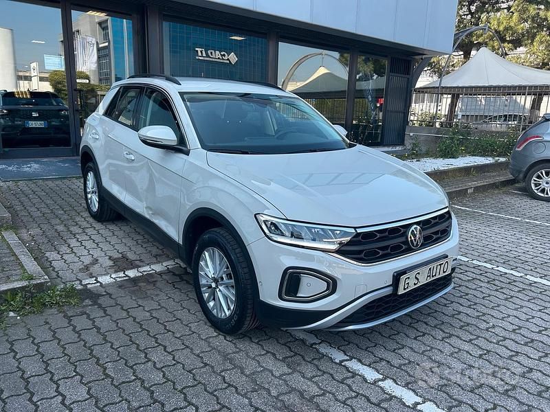 Usata VW T-Roc Life 110 CV (80 kW) 2023 Grigio SUV