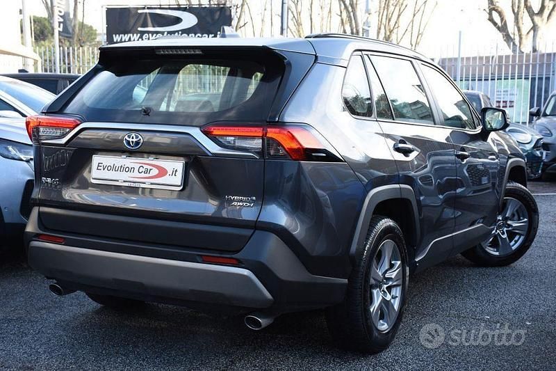 Usata Toyota RAV4 Hybrid Business Edition 222 CV (163 kW) 2022 Grigio metallizzato SUV