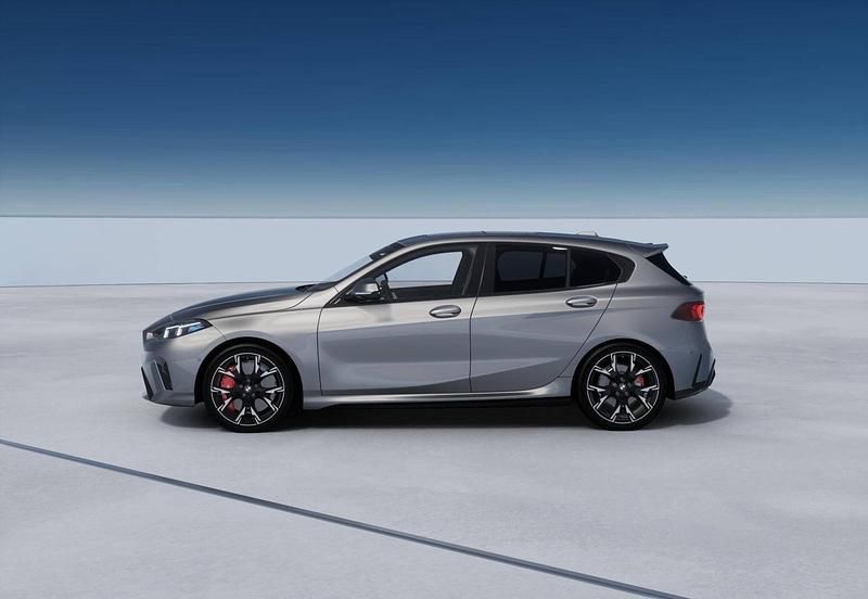 Nuova BMW 120 M Sport 163 CV (119 kW) 2026 Skyscraper grey Utilitaria