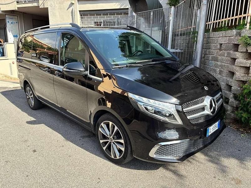 Usata Mercedes V300 Premium 237 CV (174 kW) 2022 Nero Monovolume