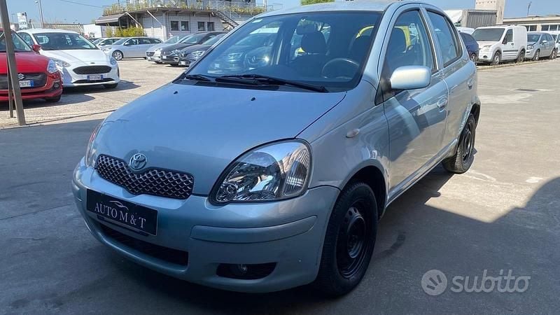 Usata Toyota Yaris Sol 65 CV (47 kW) 2004 Grigio Berlina