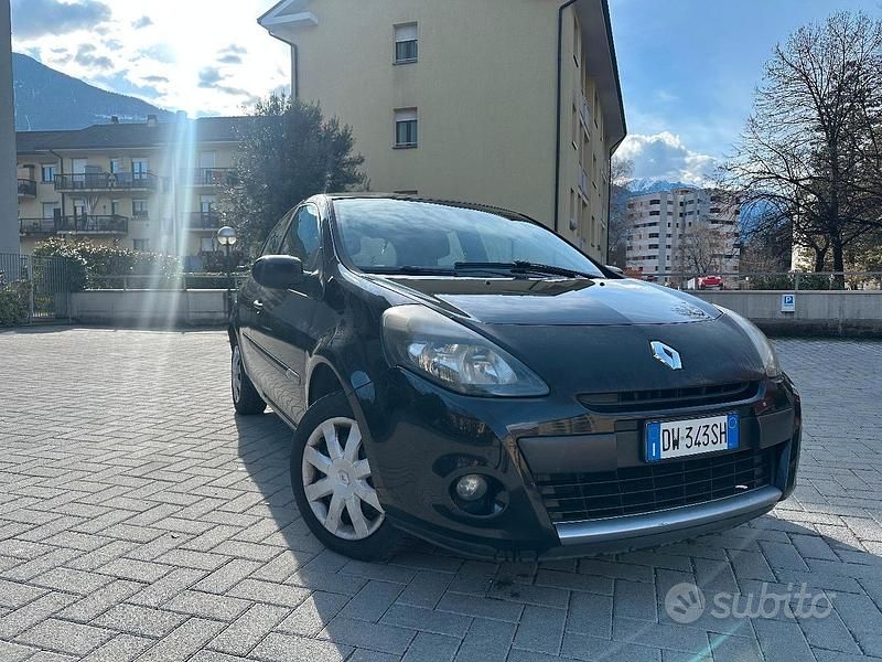 Nero Usata 2009 Renault Clio II Utilitaria | 2200 € (Buon prezzo) - Immagine 1/4
