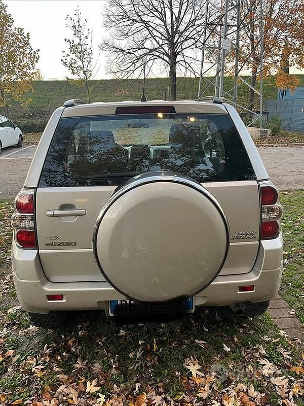 Usata Suzuki Vitara 129 CV (94 kW) 2006 Grigio SUV