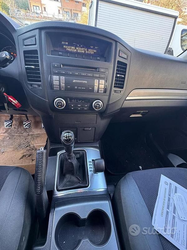 Usata Mitsubishi Pajero Instyle 170 CV (125 kW) 2007 Argento SUV