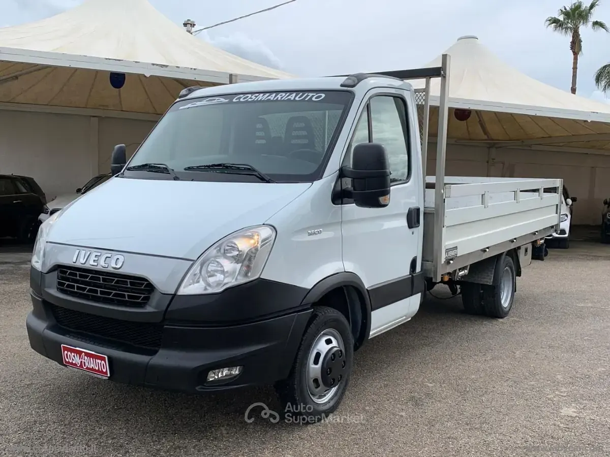 Usado Iveco Daily 170 CV (125 kW) 2012 Blanco Van