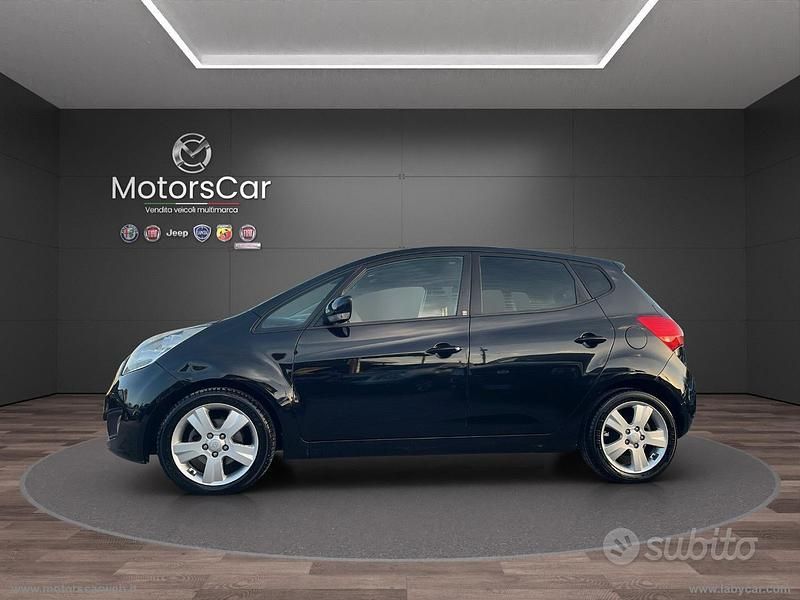 Usata Kia Venga 90 CV (66 kW) 2012 Nero Utilitaria