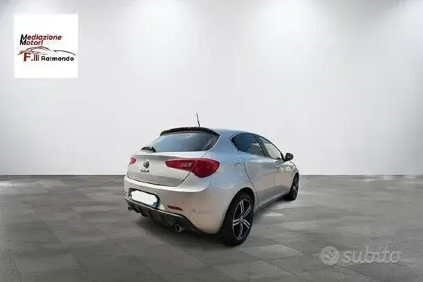 Usata Alfa Romeo Giulietta Exclusive 175 CV (128 kW) 2015 Grigio Utilitaria