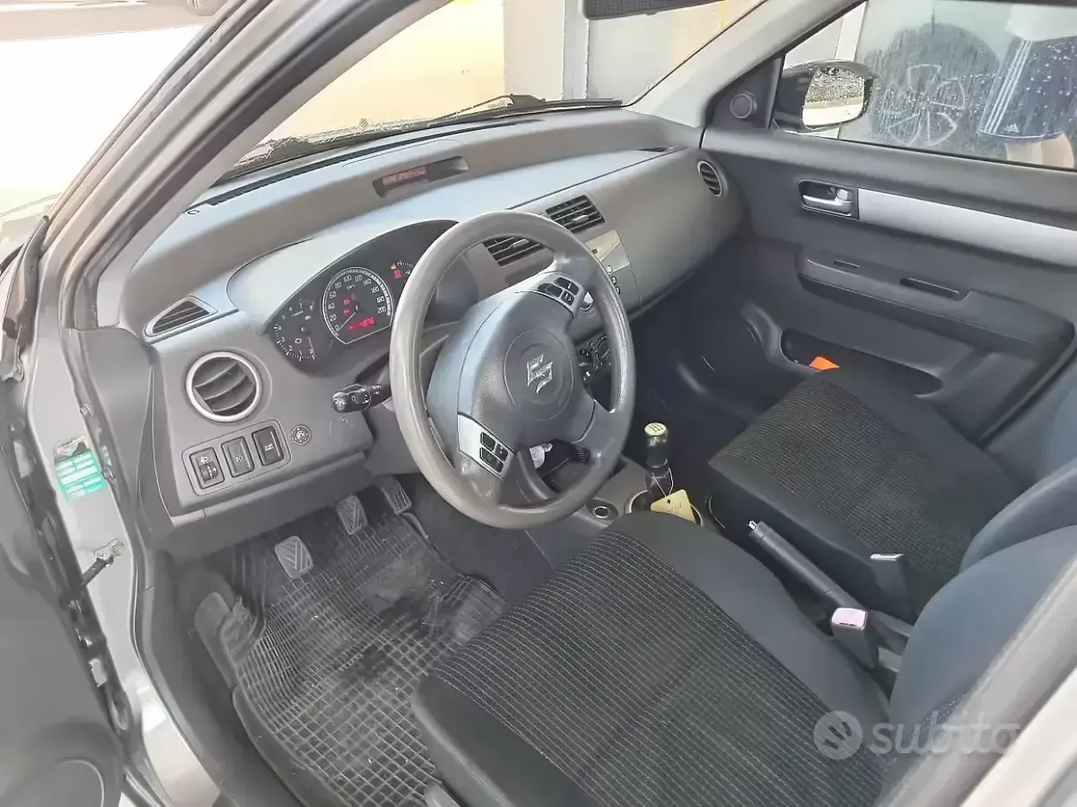 Usata Suzuki Swift 92 CV (67 kW) 2006 Grigio Utilitaria