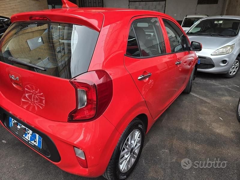 Usata Kia Picanto X-Line 65 CV (47 kW) 2022 Rosso Utilitaria