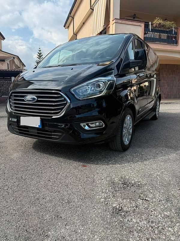 Usata Ford Tourneo Titanium 131 CV (96 kW) 2022 Monovolume