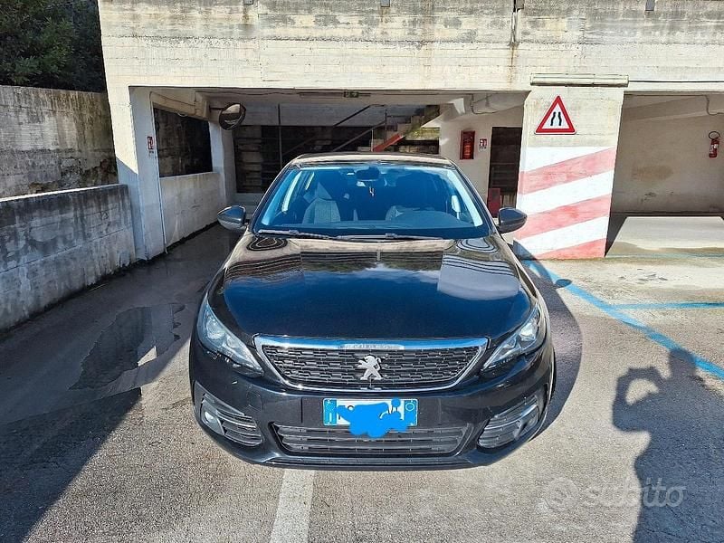 Nero Usata 2018 Peugeot 308 Tre volumi | 8500 € (Ottimo prezzo) - Immagine 1/4