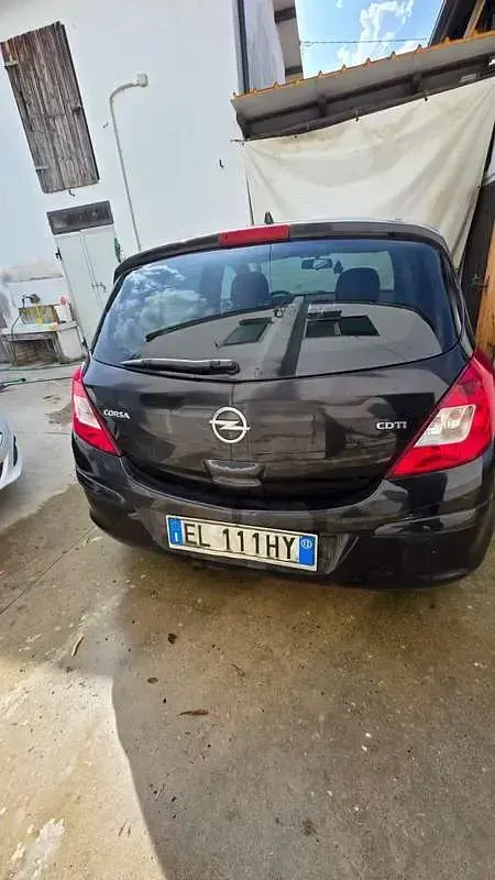 Usata Opel Corsa Edition 75 CV (55 kW) 2012 Nero Utilitaria