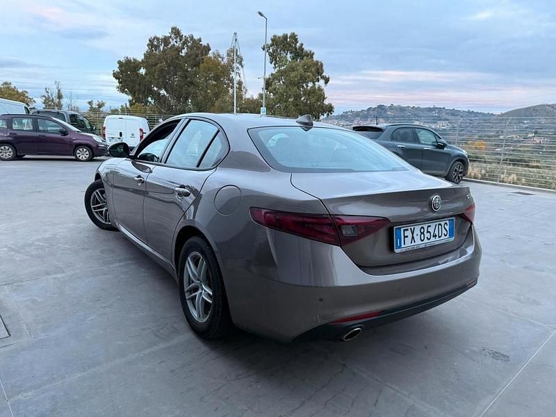 Usata Alfa Romeo Giulia Business 160 CV (117 kW) 2019 Marrone Berlina