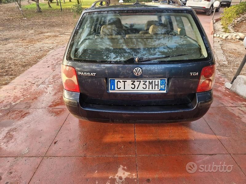 Usata VW Passat 105 CV (77 kW) 2005 Blu Station wagon