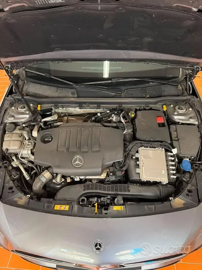 Usata Mercedes A180 136 CV (100 kW) 2024 Grigio Berlina