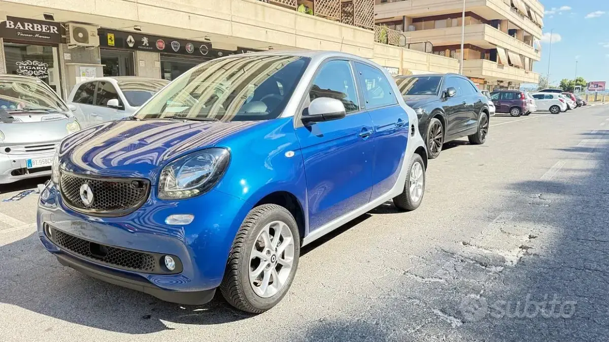 Usata Smart ForFour Passion 71 CV (52 kW) 2018 Blu/azzurro Utilitaria