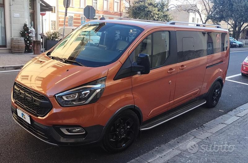 Usata Ford Tourneo Active 170 CV (125 kW) 2022 Arancione Monovolume