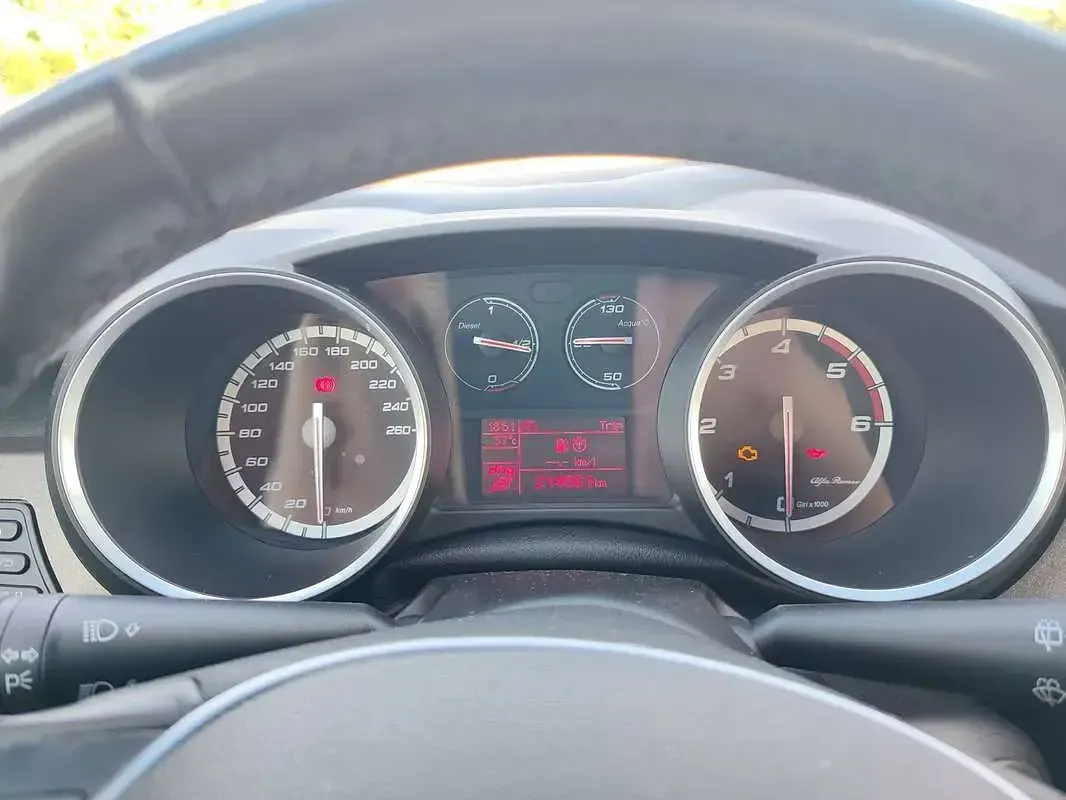 Usata Alfa Romeo Giulietta Exclusive 105 CV (77 kW) 2014 Argento Utilitaria