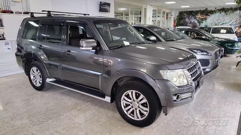 Usata Mitsubishi Pajero Intense 200 CV (147 kW) 2015 Grigio SUV