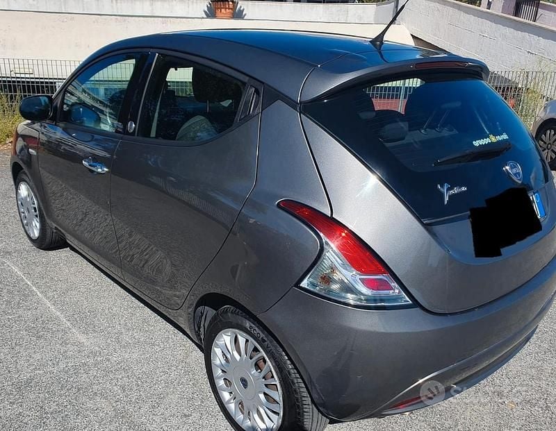 Usata Lancia Ypsilon 69 CV (50 kW) 2016 Grigio Utilitaria