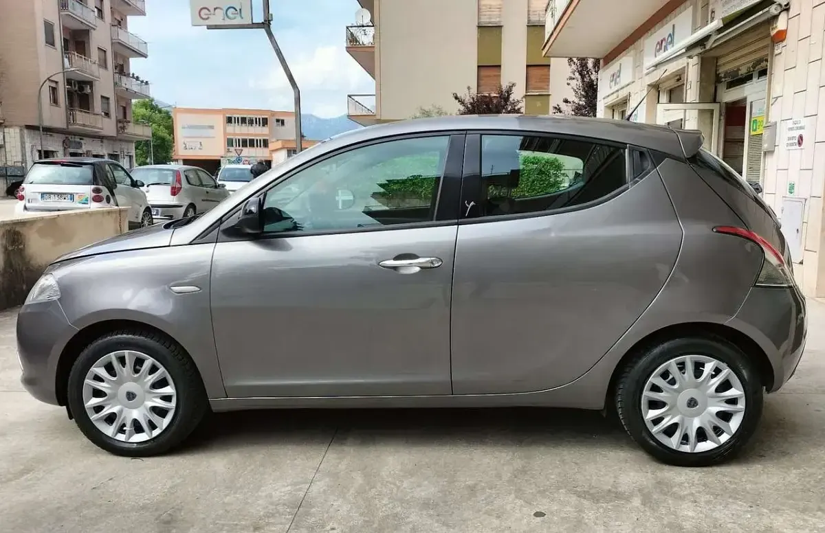 Usata Lancia Ypsilon Silver 69 CV (50 kW) 2012 Other Utilitaria