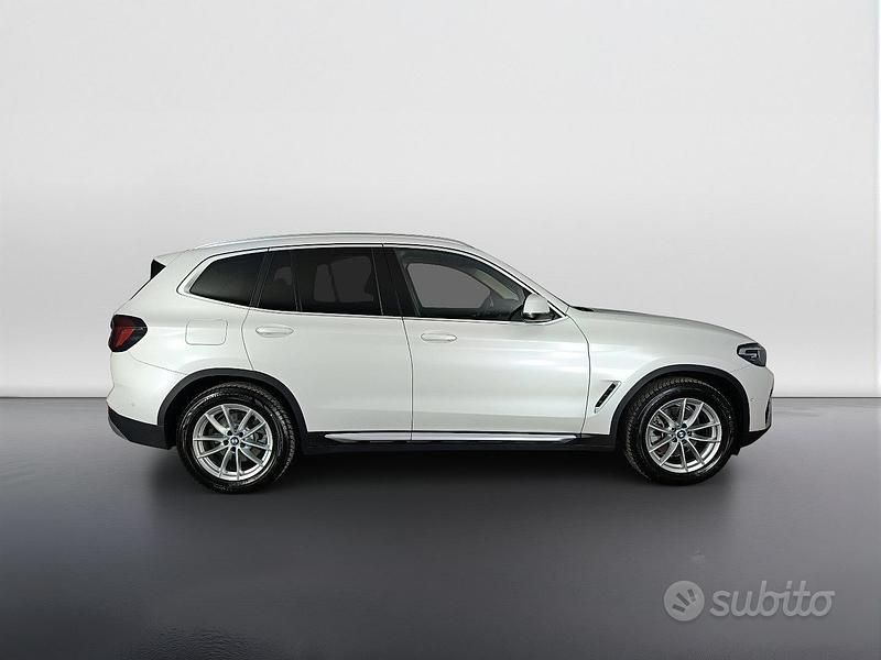 Usata BMW X3 Comfort Edition 190 CV (139 kW) 2023 Mineral white metallizzato SUV