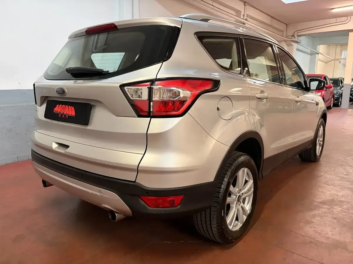 Usata Ford Kuga Business Edition 120 CV (88 kW) 2018 Argento SUV