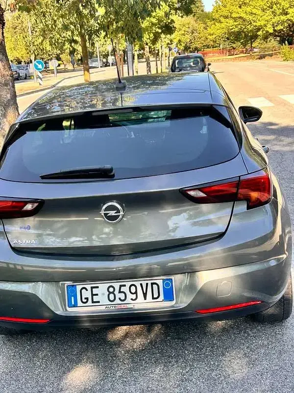 Usata Opel Astra GS Line 122 CV (89 kW) 2021 Grigio Berlina