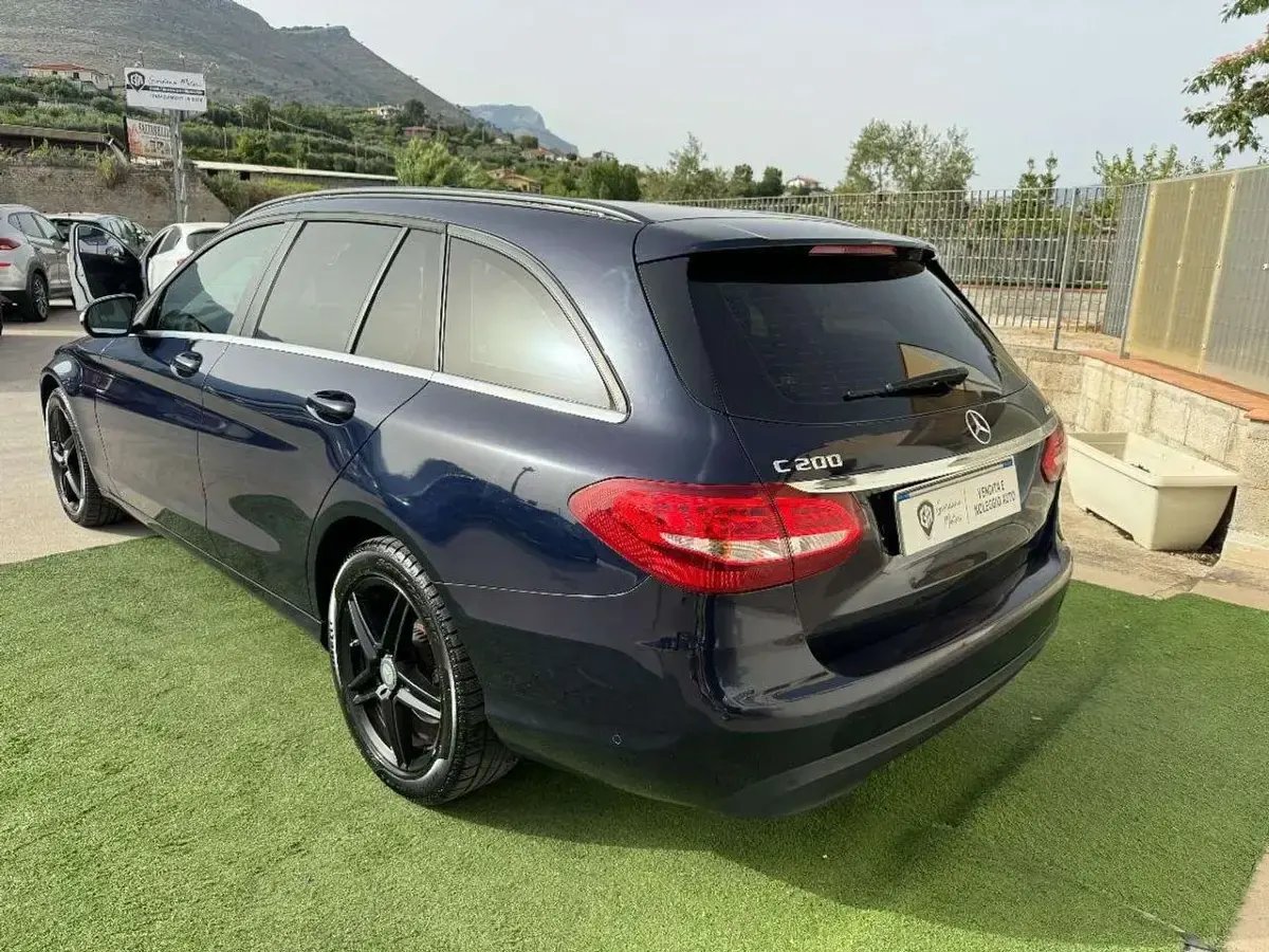 Usata Mercedes C200 136 CV (100 kW) 2015 Blu Station wagon