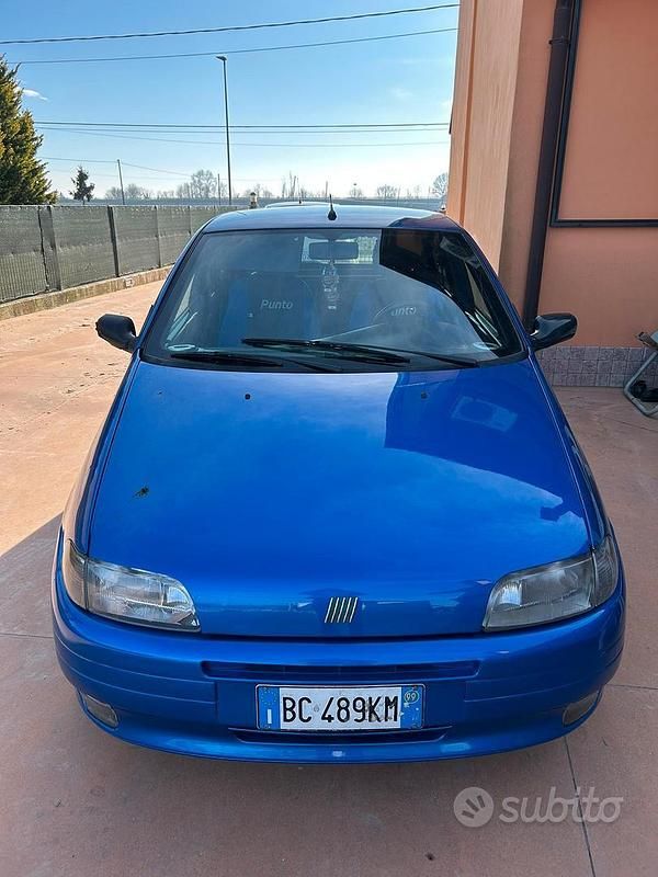 Usata Fiat Punto 80 CV (58 kW) 1999 Blu Berlina